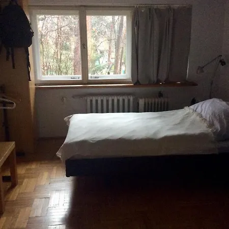 Pokoj W Domu Z Ogrodem W Milanowku