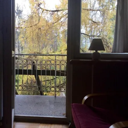 Pokoj W Domu Z Ogrodem W Milanowku *