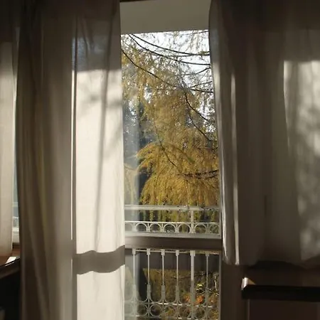 Pokoj W Domu Z Ogrodem W Milanowku Milanowek