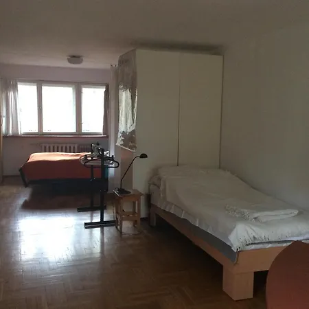 Pokoj W Domu Z Ogrodem W Milanowku דירה Milanowek